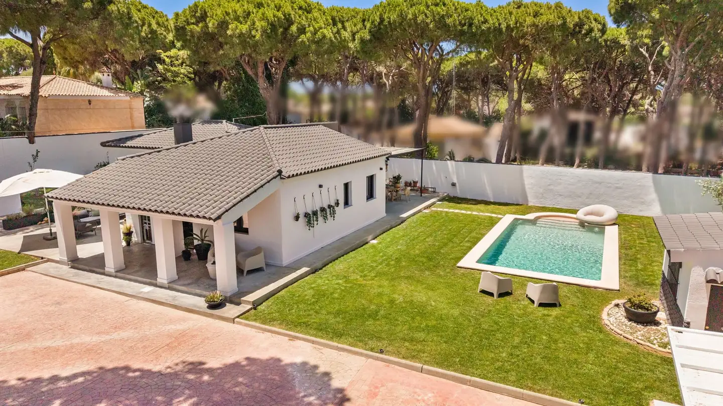 Villa Juju mit Pool und Garten aus der Luft